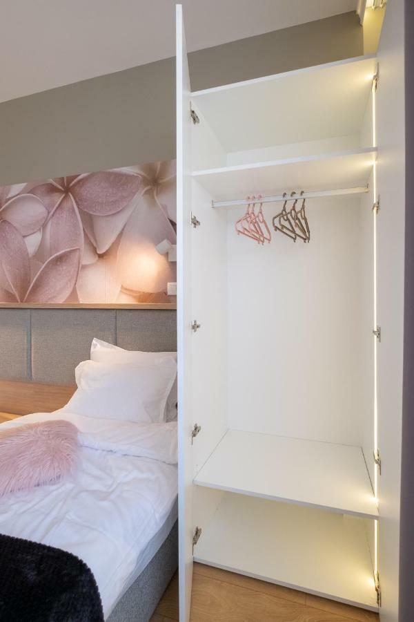 Vitosha Blvd Luxury 2-Bedroom, 2-Bathroom With Balcony Sofia Exteriör bild
