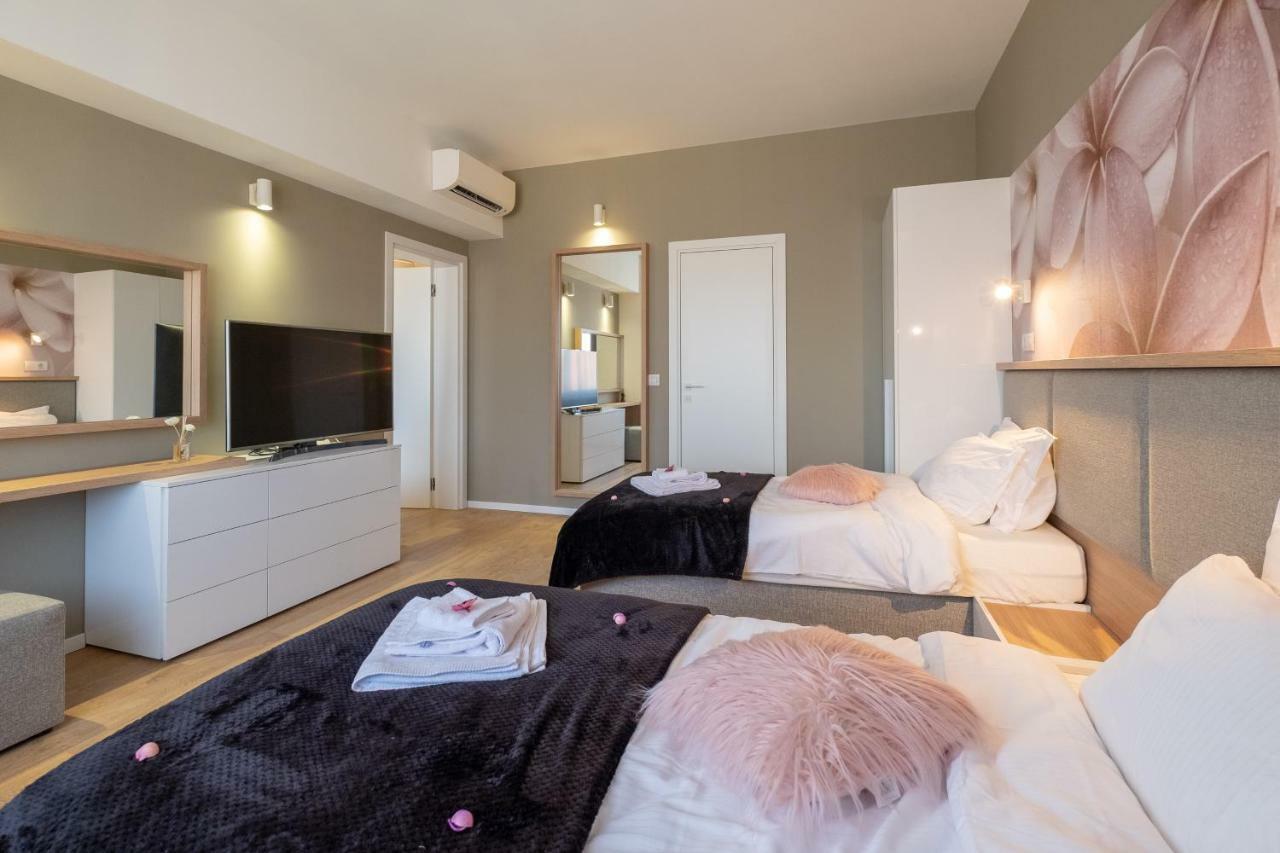 Vitosha Blvd Luxury 2-Bedroom, 2-Bathroom With Balcony Sofia Exteriör bild