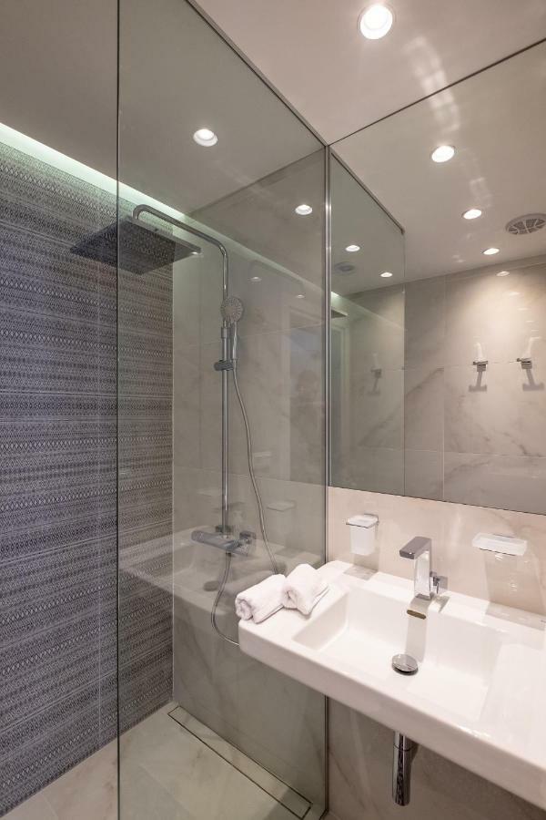 Vitosha Blvd Luxury 2-Bedroom, 2-Bathroom With Balcony Sofia Exteriör bild