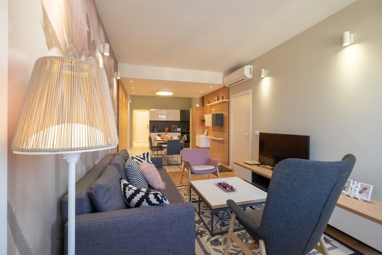 Vitosha Blvd Luxury 2-Bedroom, 2-Bathroom With Balcony Sofia Exteriör bild