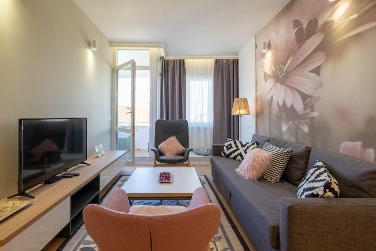 Vitosha Blvd Luxury 2-Bedroom, 2-Bathroom With Balcony Sofia Exteriör bild
