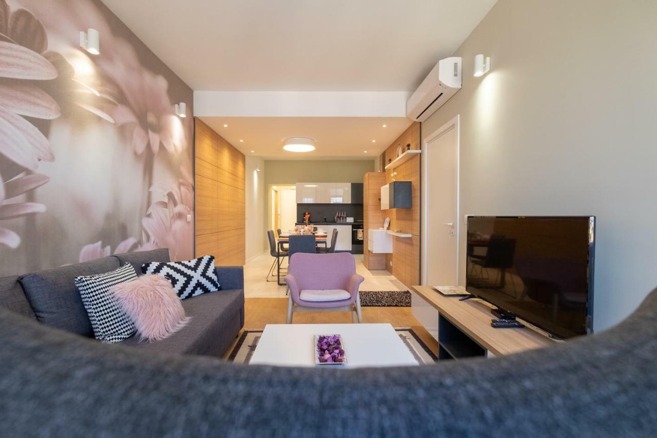 Vitosha Blvd Luxury 2-Bedroom, 2-Bathroom With Balcony Sofia Exteriör bild