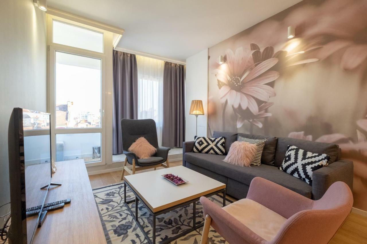 Vitosha Blvd Luxury 2-Bedroom, 2-Bathroom With Balcony Sofia Exteriör bild