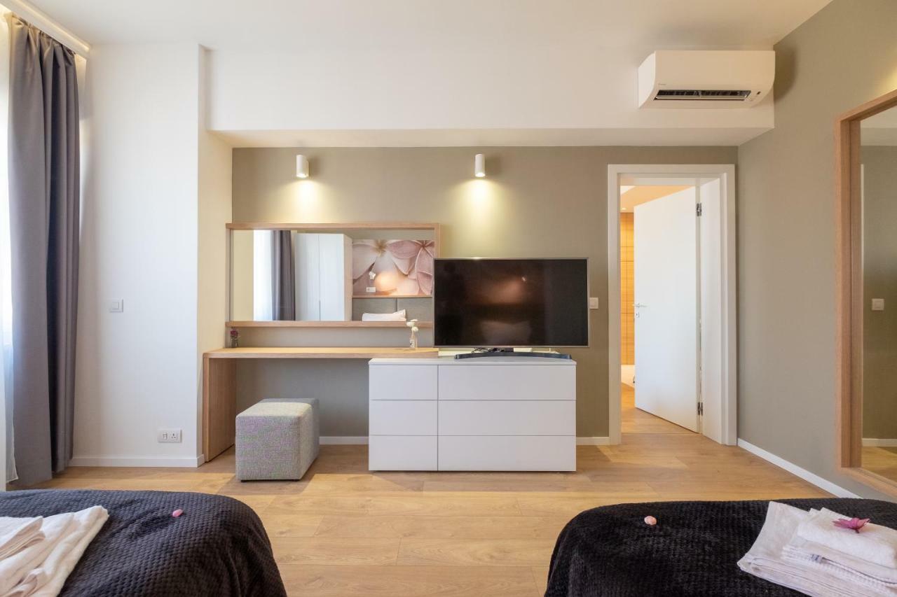 Vitosha Blvd Luxury 2-Bedroom, 2-Bathroom With Balcony Sofia Exteriör bild
