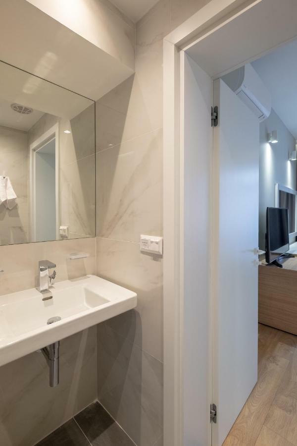 Vitosha Blvd Luxury 2-Bedroom, 2-Bathroom With Balcony Sofia Exteriör bild