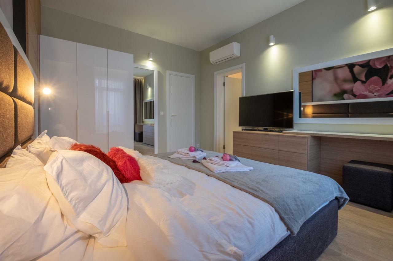 Vitosha Blvd Luxury 2-Bedroom, 2-Bathroom With Balcony Sofia Exteriör bild