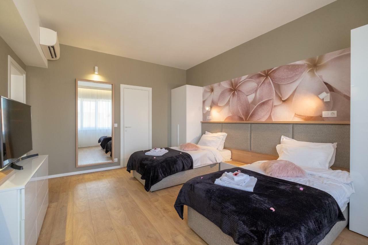 Vitosha Blvd Luxury 2-Bedroom, 2-Bathroom With Balcony Sofia Exteriör bild