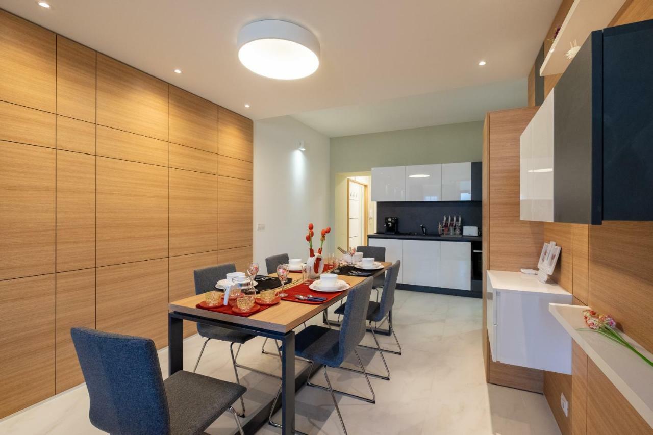 Vitosha Blvd Luxury 2-Bedroom, 2-Bathroom With Balcony Sofia Exteriör bild