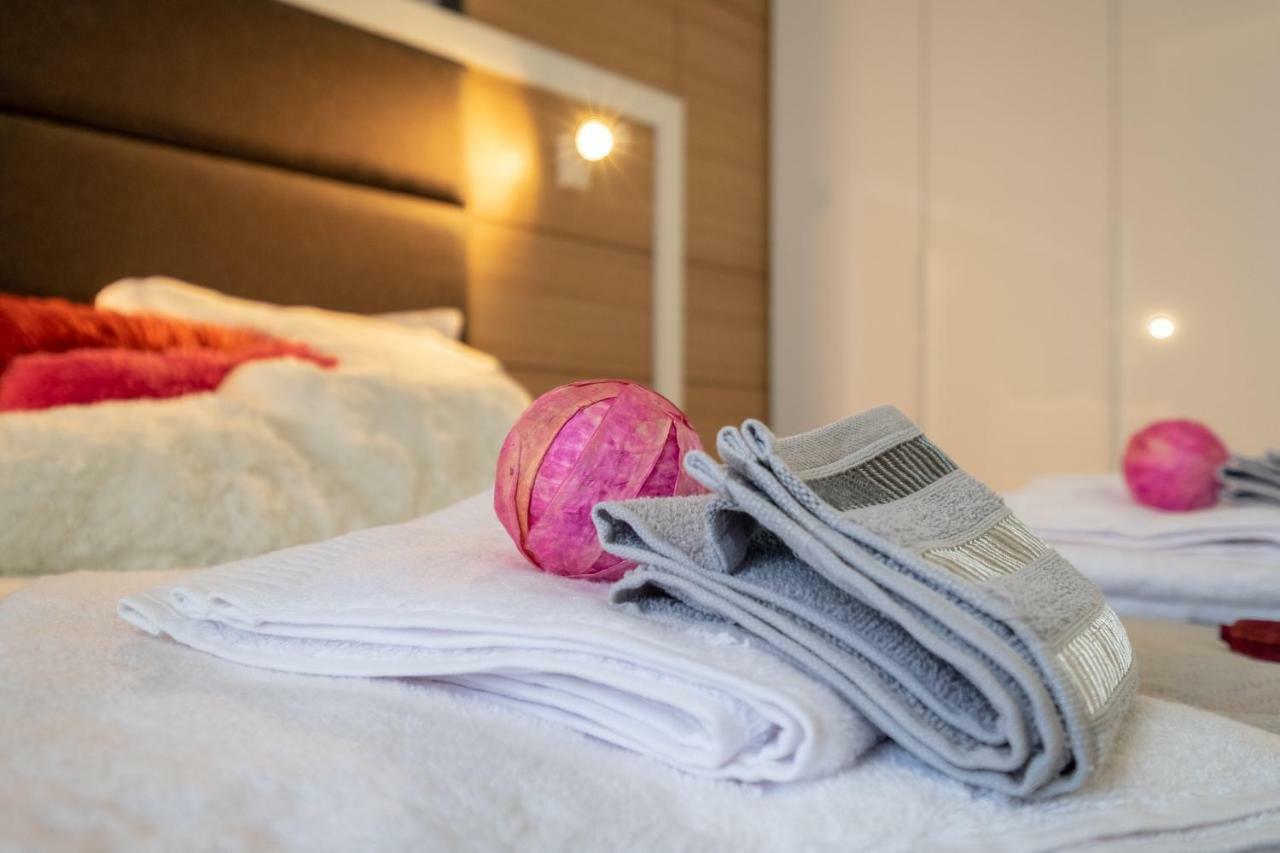 Vitosha Blvd Luxury 2-Bedroom, 2-Bathroom With Balcony Sofia Exteriör bild