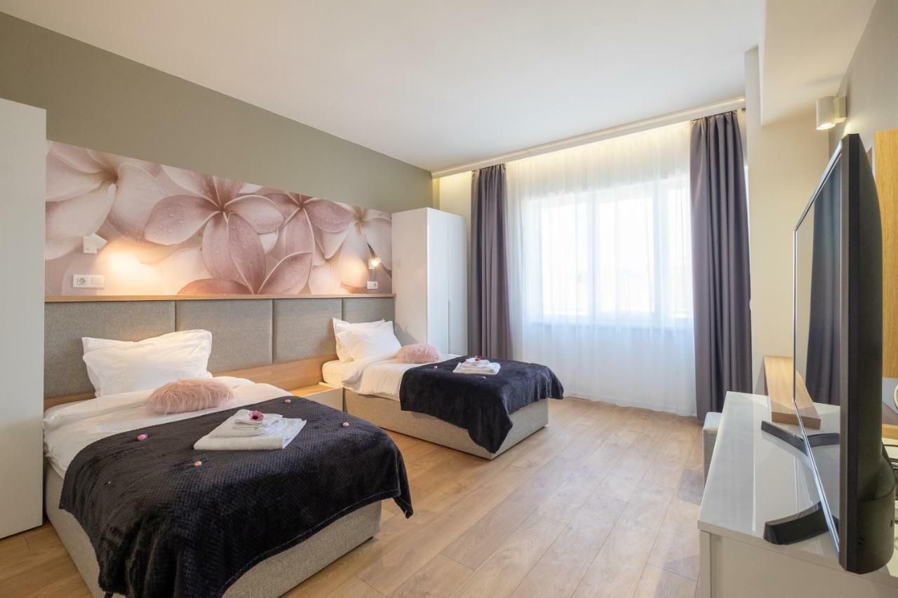 Vitosha Blvd Luxury 2-Bedroom, 2-Bathroom With Balcony Sofia Exteriör bild