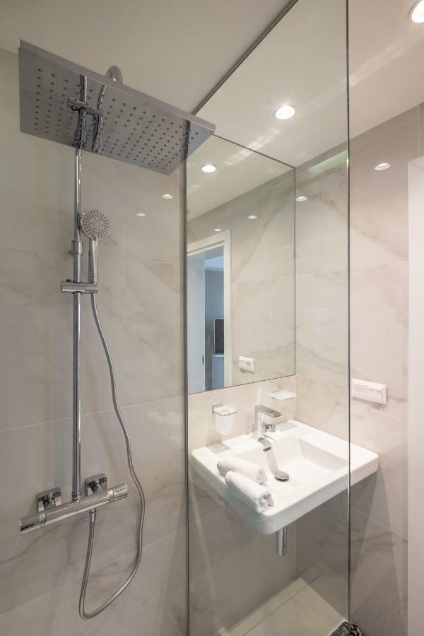 Vitosha Blvd Luxury 2-Bedroom, 2-Bathroom With Balcony Sofia Exteriör bild