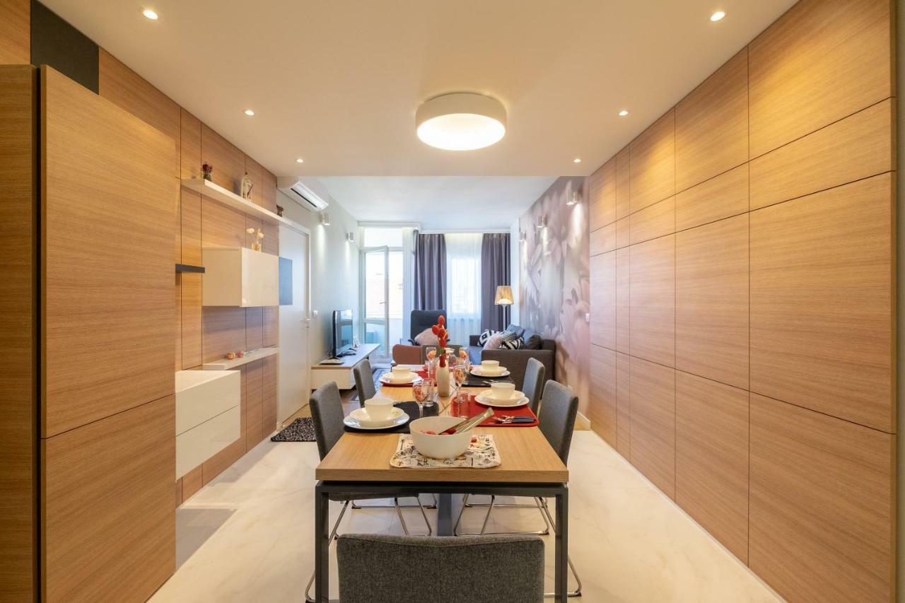 Vitosha Blvd Luxury 2-Bedroom, 2-Bathroom With Balcony Sofia Exteriör bild