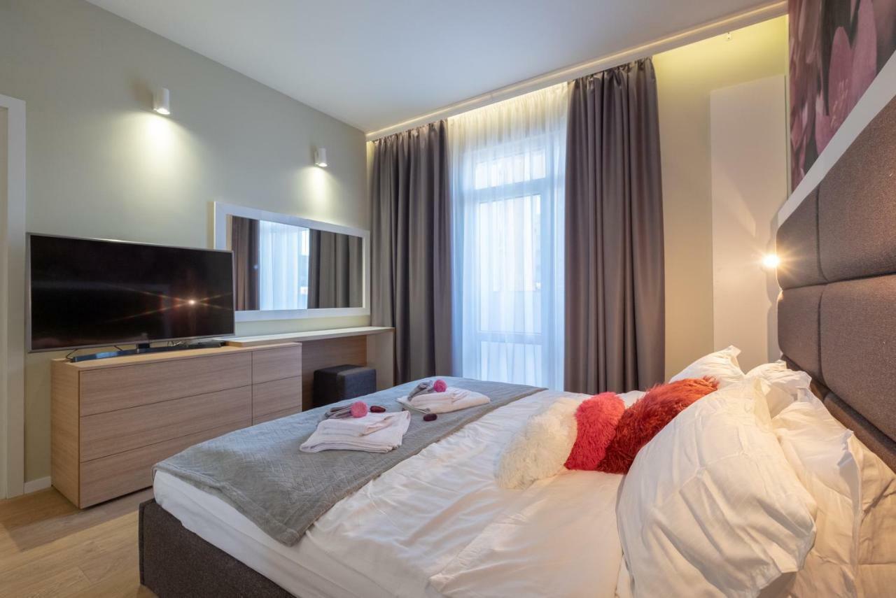 Vitosha Blvd Luxury 2-Bedroom, 2-Bathroom With Balcony Sofia Exteriör bild